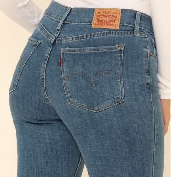 Levi's Mid Rise Boot Cut Jeans - Picture 4 of 5